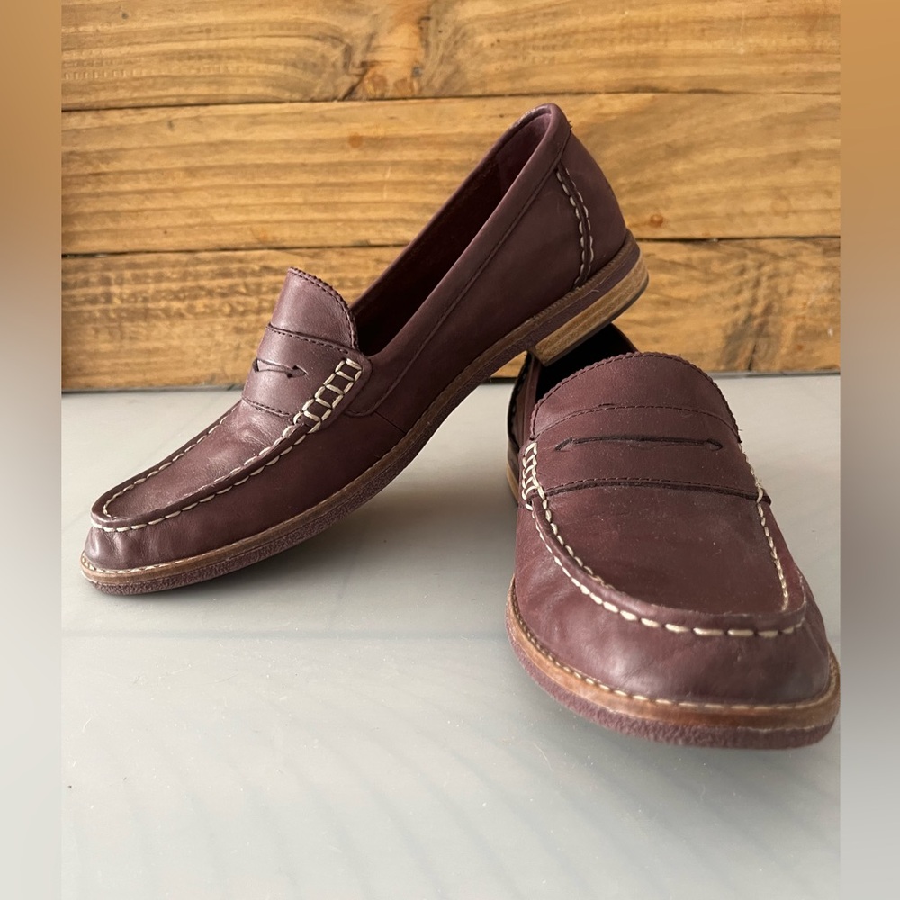 Sperry Seaport Women’s Burgundy leather Loafers. Size 8